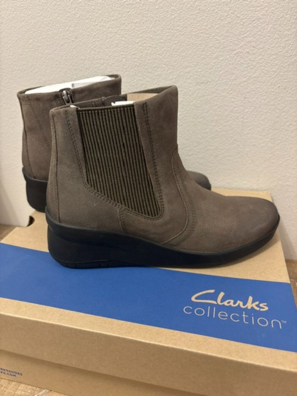 Clarks Suttyn Rae Women's Leather Wedge Ankle Boots Sizes: 8, 8.5, 9, 11